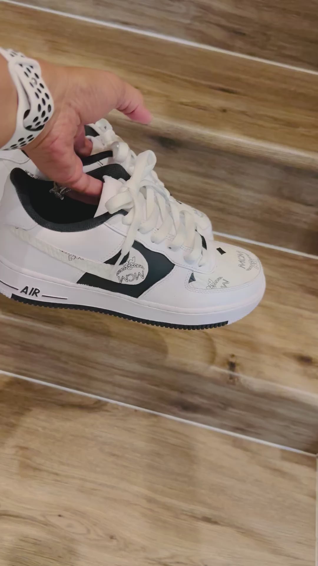 Black & White  AF1 MCM